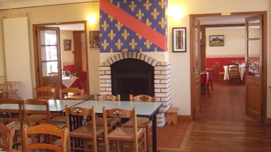 Auberge Les Muriers La Ferté-Hauterive Dış mekan fotoğraf