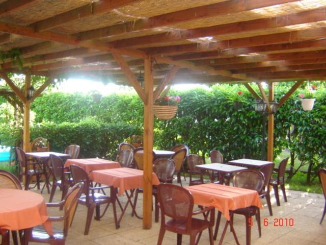 Auberge Les Muriers La Ferté-Hauterive Dış mekan fotoğraf